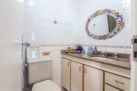 Apartamento à venda com 70m², 3 quartos e 4 vagas Apartamento à venda com 70m², 3 quartos e 4 vagasBanheiro Social