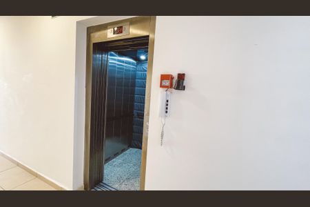 Apartamento à venda com 50m², 2 quartos e sem vaga Apartamento à venda com 50m², 2 quartos e sem vagaElevador