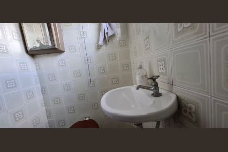 Casa à venda com 203m², 3 quartos e 2 vagasBanheiro 4