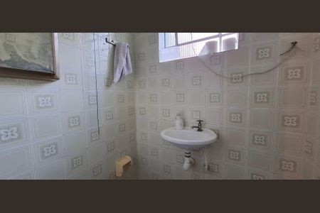 Casa à venda com 203m², 3 quartos e 2 vagasBanheiro 4