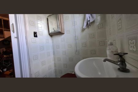 Casa à venda com 203m², 3 quartos e 2 vagasBanheiro 4