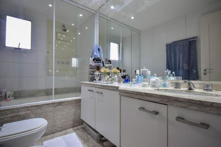 Apartamento à venda com 129m², 3 quartos e 3 vagasBanheiro da Suíte 3
