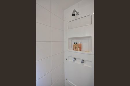 Apartamento à venda com 129m², 3 quartos e 3 vagasChuveiro do Banheiro da Suíte 2