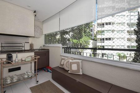 Apartamento à venda com 129m², 3 quartos e 3 vagasVaranda