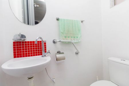 Casa à venda com 100m², 2 quartos e 2 vagasBanheiro 3