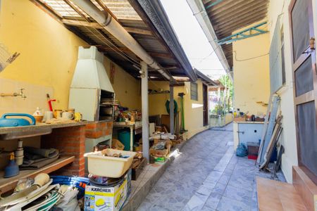 Casa à venda com 100m², 2 quartos e 2 vagasQuintal e Garagem