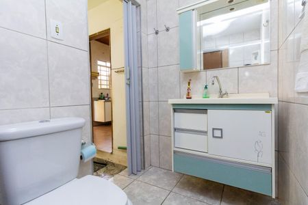 Casa à venda com 100m², 2 quartos e 2 vagasBanheiro 1