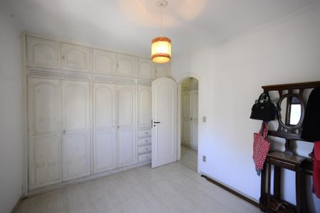 Apartamento à venda com 199m², 4 quartos e 3 vagasQuarto 2