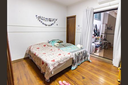 Casa à venda com 500m², 3 quartos e 1 vaga Casa à venda com 500m², 3 quartos e 1 vagaSuíte 2