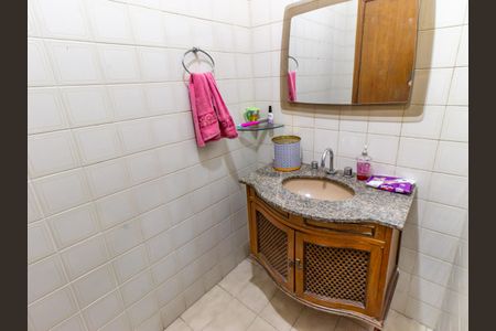 Casa à venda com 500m², 3 quartos e 1 vaga Casa à venda com 500m², 3 quartos e 1 vagaLavabo