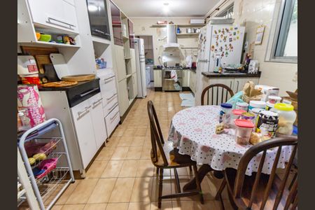 Casa à venda com 500m², 3 quartos e 1 vaga Casa à venda com 500m², 3 quartos e 1 vagaCozinha