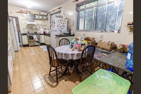 Casa à venda com 500m², 3 quartos e 1 vaga Casa à venda com 500m², 3 quartos e 1 vagaCozinha