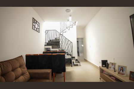 Casa à venda com 110m², 3 quartos e 2 vagasSala