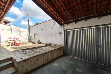 Casa à venda com 318m², 3 quartos e 3 vagas Casa à venda com 318m², 3 quartos e 3 vagasQuintal - Garagem