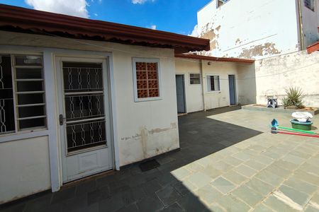 Casa à venda com 318m², 3 quartos e 3 vagas Casa à venda com 318m², 3 quartos e 3 vagasCasa 2 - Quintal