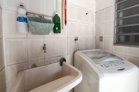 Casa à venda com 318m², 3 quartos e 3 vagas Casa à venda com 318m², 3 quartos e 3 vagasCasa 1 - Área de Serviço