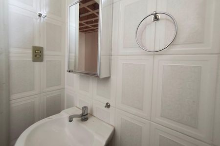 Casa à venda com 318m², 3 quartos e 3 vagas Casa à venda com 318m², 3 quartos e 3 vagasCasa 2 - Banheiro