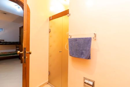 Casa à venda com 370m², 7 quartos e 4 vagasBanheiro da Suíte 2