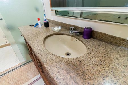 Casa à venda com 370m², 7 quartos e 4 vagasBanheiro da Suíte