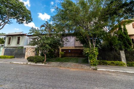 Casa à venda com 370m², 7 quartos e 4 vagasFachada