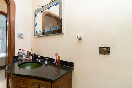 Casa à venda com 370m², 7 quartos e 4 vagasBanheiro 2