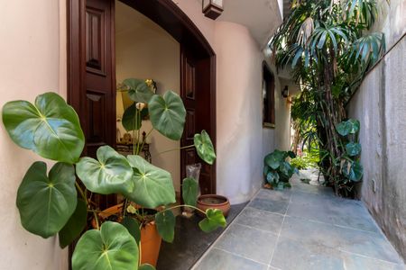 Casa à venda com 370m², 7 quartos e 4 vagasCorredor de Entrada