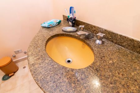 Casa à venda com 370m², 7 quartos e 4 vagasBanheiro da Suíte 2