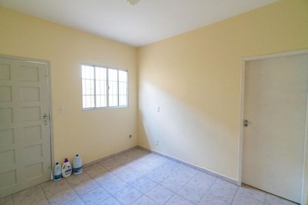 Casa à venda com 100m², 3 quartos e 1 vaga Casa à venda com 100m², 3 quartos e 1 vagaSala