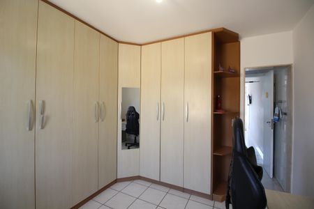 Casa de condomínio à venda com 120m², 4 quartos e 2 vagasQuarto 3 - Closet/Escritório