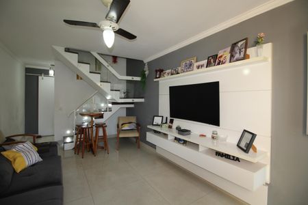 Casa de condomínio à venda com 120m², 4 quartos e 2 vagasSala