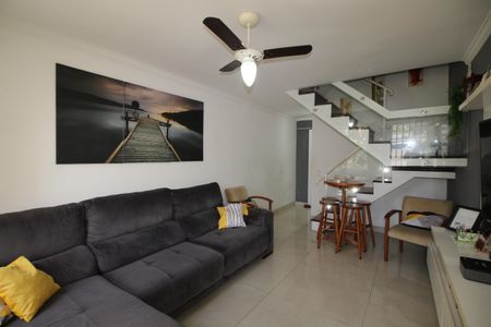 Casa de condomínio à venda com 120m², 4 quartos e 2 vagasSala