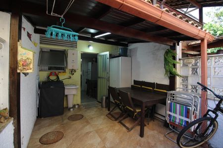 Casa de condomínio à venda com 120m², 4 quartos e 2 vagasÁrea Externa