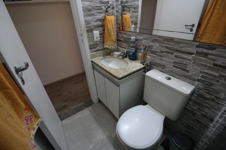 Casa de condomínio à venda com 120m², 4 quartos e 2 vagasBanheiro Social