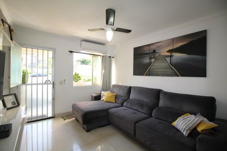 Casa de condomínio à venda com 120m², 4 quartos e 2 vagasSala