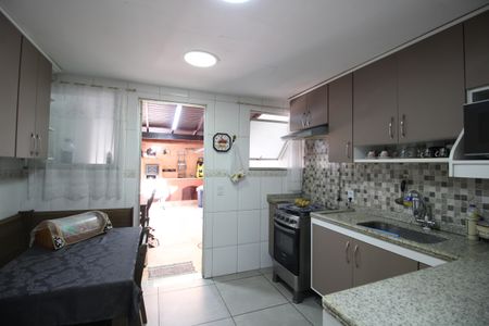 Casa de condomínio à venda com 120m², 4 quartos e 2 vagasCozinha