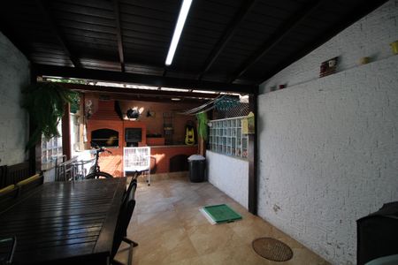 Casa de condomínio à venda com 120m², 4 quartos e 2 vagasÁrea Externa
