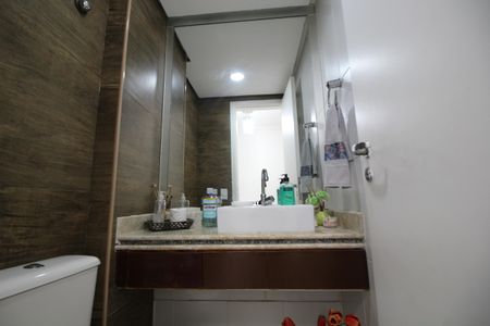 Casa de condomínio à venda com 120m², 4 quartos e 2 vagasLavabo