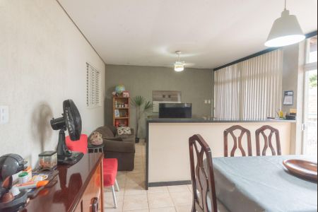 Casa à venda com 80m², 2 quartos e 3 vagasSala