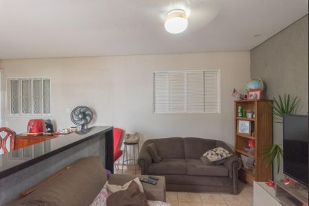 Casa à venda com 80m², 2 quartos e 3 vagasSala