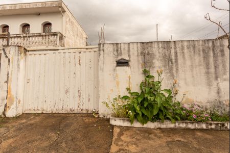 Casa à venda com 80m², 2 quartos e 3 vagasFachada