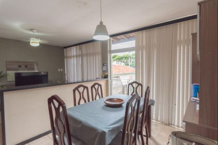 Casa à venda com 80m², 2 quartos e 3 vagasSala