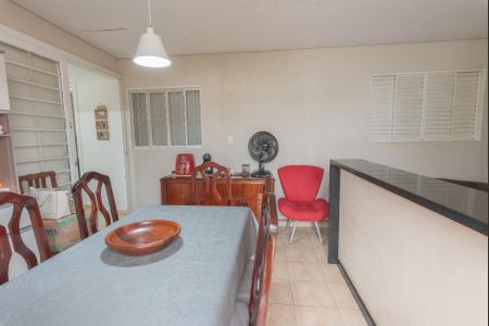 Casa à venda com 80m², 2 quartos e 3 vagasSala