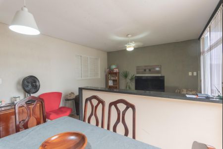 Casa à venda com 80m², 2 quartos e 3 vagasSala