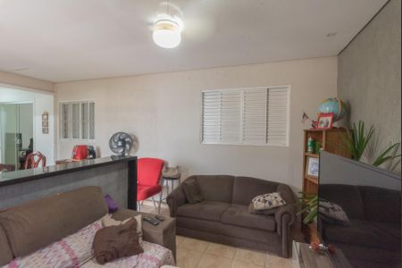 Casa à venda com 80m², 2 quartos e 3 vagasSala