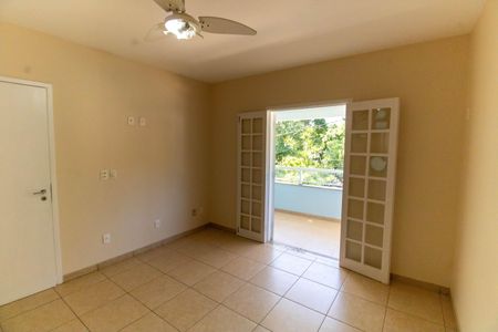 Casa à venda com 380m², 5 quartos e 3 vagas Casa à venda com 380m², 5 quartos e 3 vagasSuíte 3