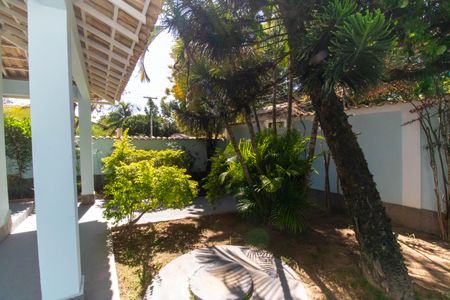 Casa à venda com 380m², 5 quartos e 3 vagas Casa à venda com 380m², 5 quartos e 3 vagasÁrea externa