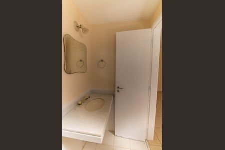 Casa à venda com 380m², 5 quartos e 3 vagas Casa à venda com 380m², 5 quartos e 3 vagasBanheiro da Suíte 1