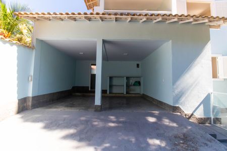 Casa à venda com 380m², 5 quartos e 3 vagas Casa à venda com 380m², 5 quartos e 3 vagasGaragem