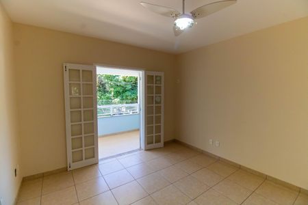 Casa à venda com 380m², 5 quartos e 3 vagas Casa à venda com 380m², 5 quartos e 3 vagasSuíte 3