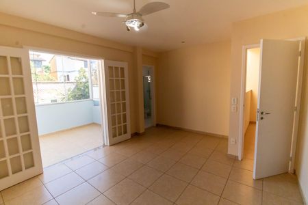 Casa à venda com 380m², 5 quartos e 3 vagas Casa à venda com 380m², 5 quartos e 3 vagasSuíte 4